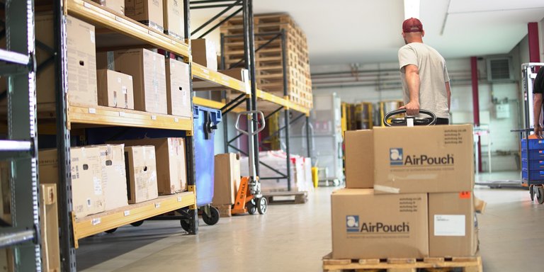 Mediaform Lager Logistik im Lager von Mediaform